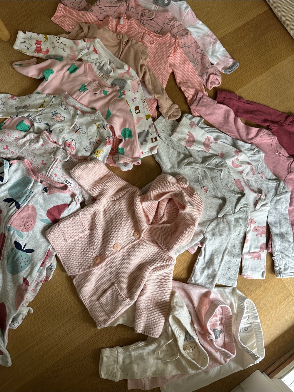 Newborn/ 0-3m 23 piece baby girl bundle - Picture 8 of 11